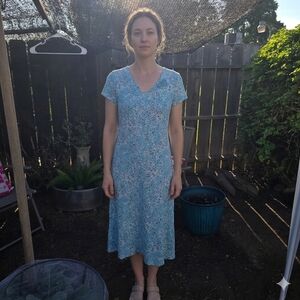 Jaclyn Smith Light Blue Floral V-Neck Midi Dress